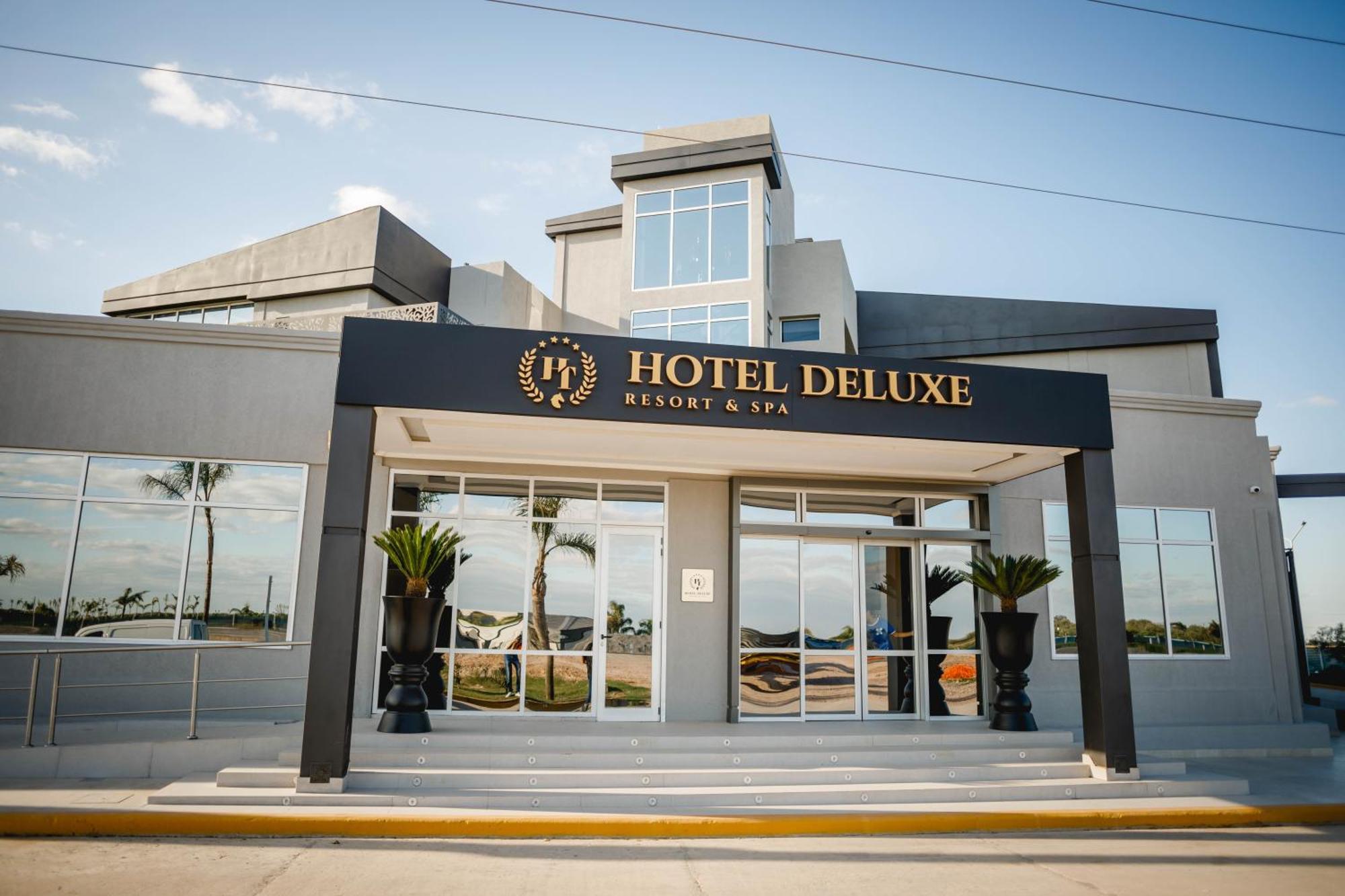 Ht Hotel Deluxe Resort & Spa 圣地亚哥-德尔埃斯特罗 外观 照片