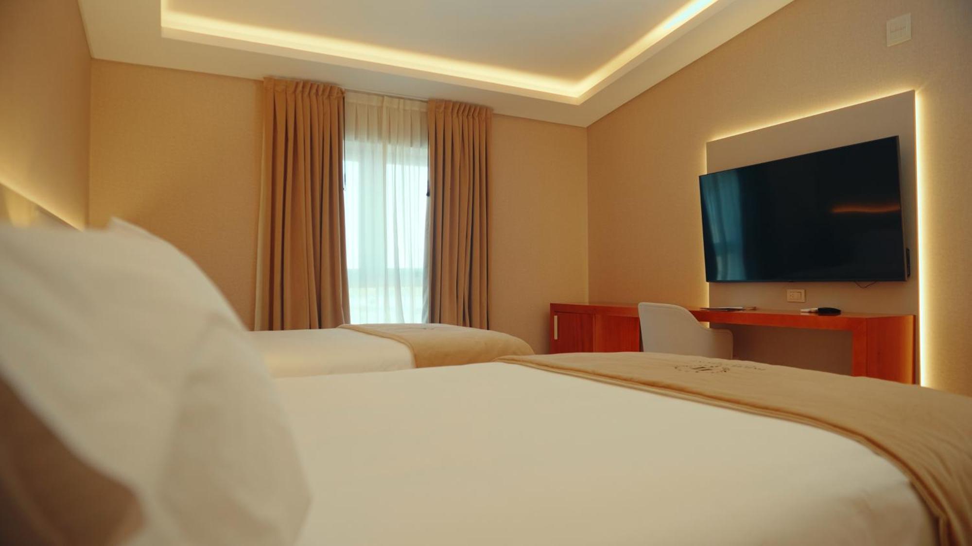 Ht Hotel Deluxe Resort & Spa 圣地亚哥-德尔埃斯特罗 外观 照片