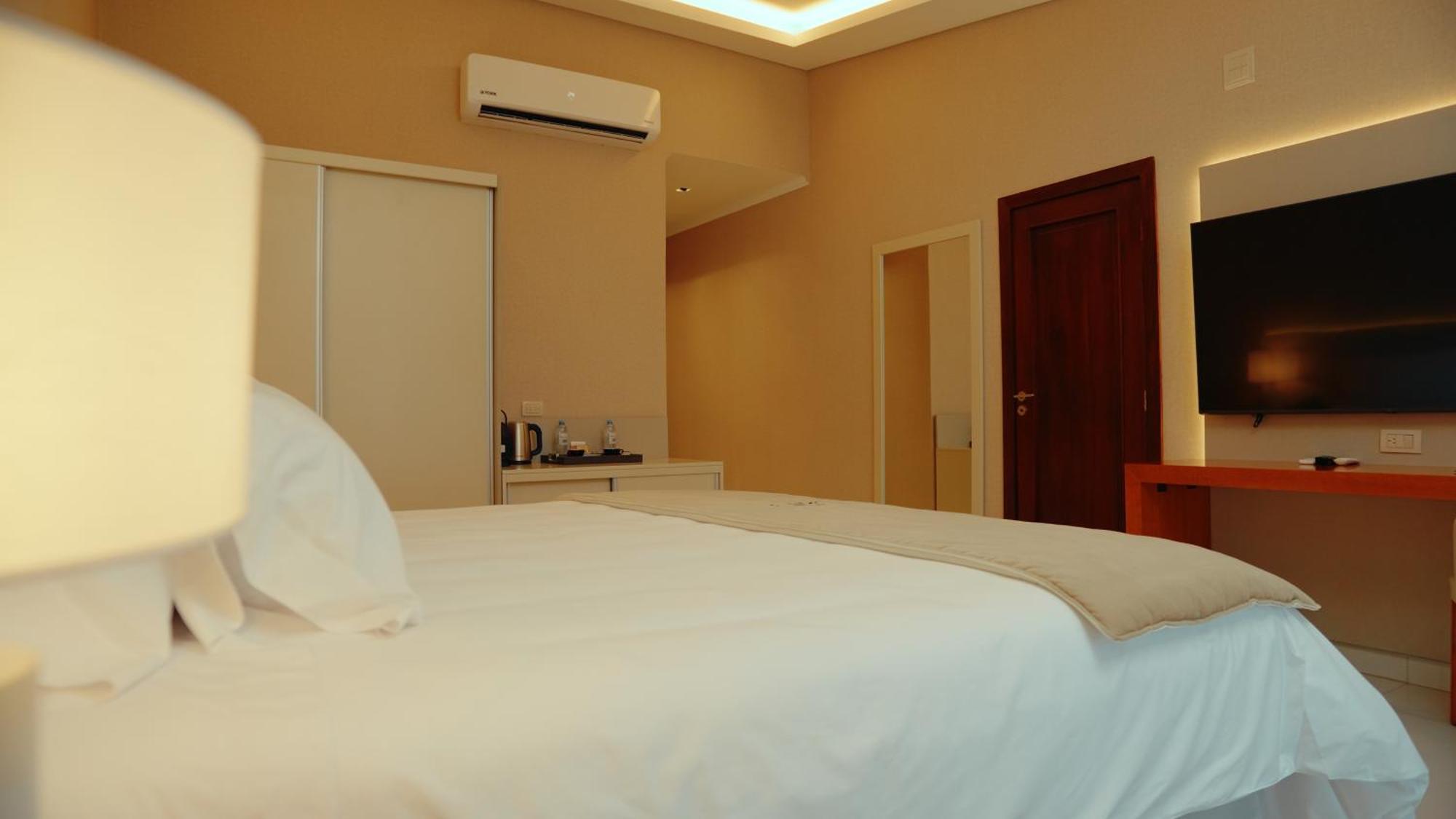 Ht Hotel Deluxe Resort & Spa 圣地亚哥-德尔埃斯特罗 外观 照片